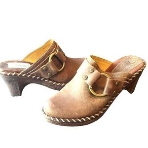 ▶️ Frye ◀️ Distressed Charlotte Brown Leather Clogs
